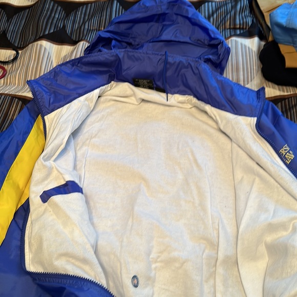 University of Delaware wind breaker jacket - Picture 3 of 5